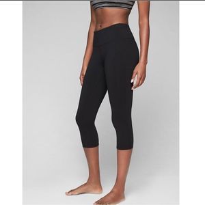 Athleta High Rise Chaturanga Capri Solid Black Size XS